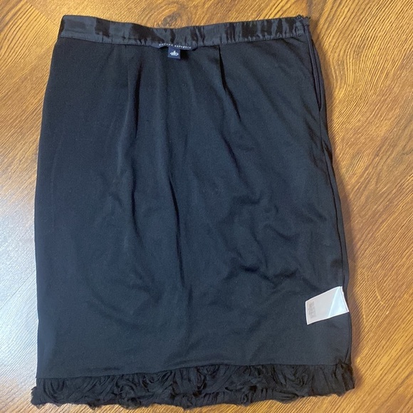 𝅺🌷 Banana Republic🌷 Beautiful Black 3D Rosebud Pattern Skirt - Picture 11 of 11